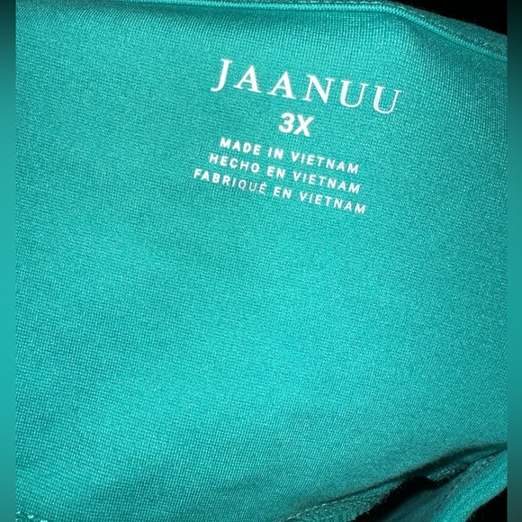 BNWT Jaanuu Scrub Top - Picture 2 of 3